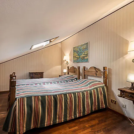 Апартаменти Luxury Apartment- Stunning Mountain View *