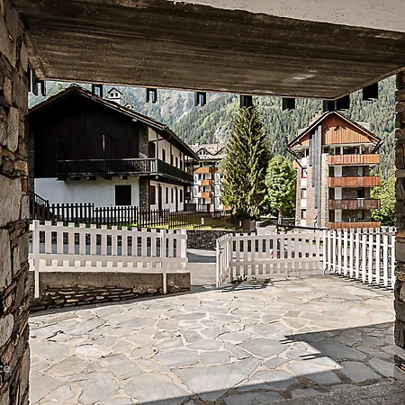 Luxury Apartment- Stunning Mountain View Courmayeur