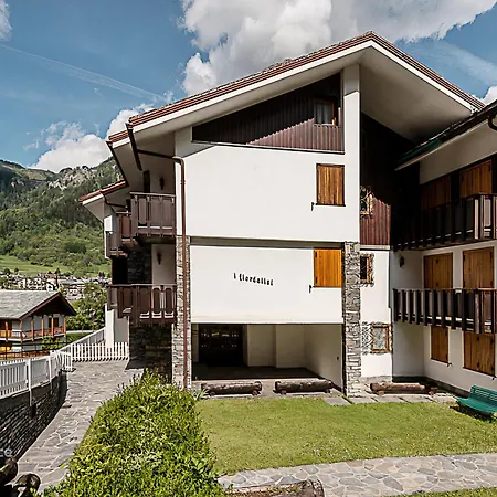 Luxury Apartment- Stunning Mountain View Appartamento